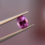 非加熱マゼンタサファイア 6.5x5.0mm, 1.23ct, スリランカ産