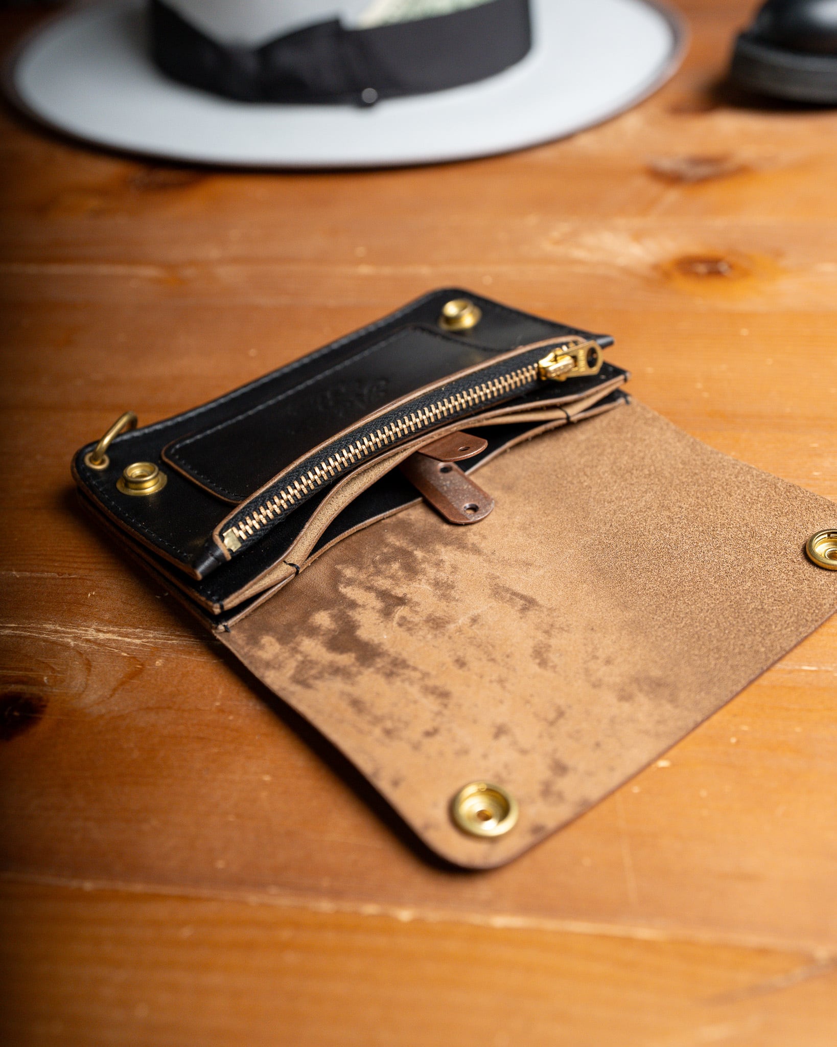 Additive and Line】Middle Tracker Wallet TWM-004 Maryam Horse Butt