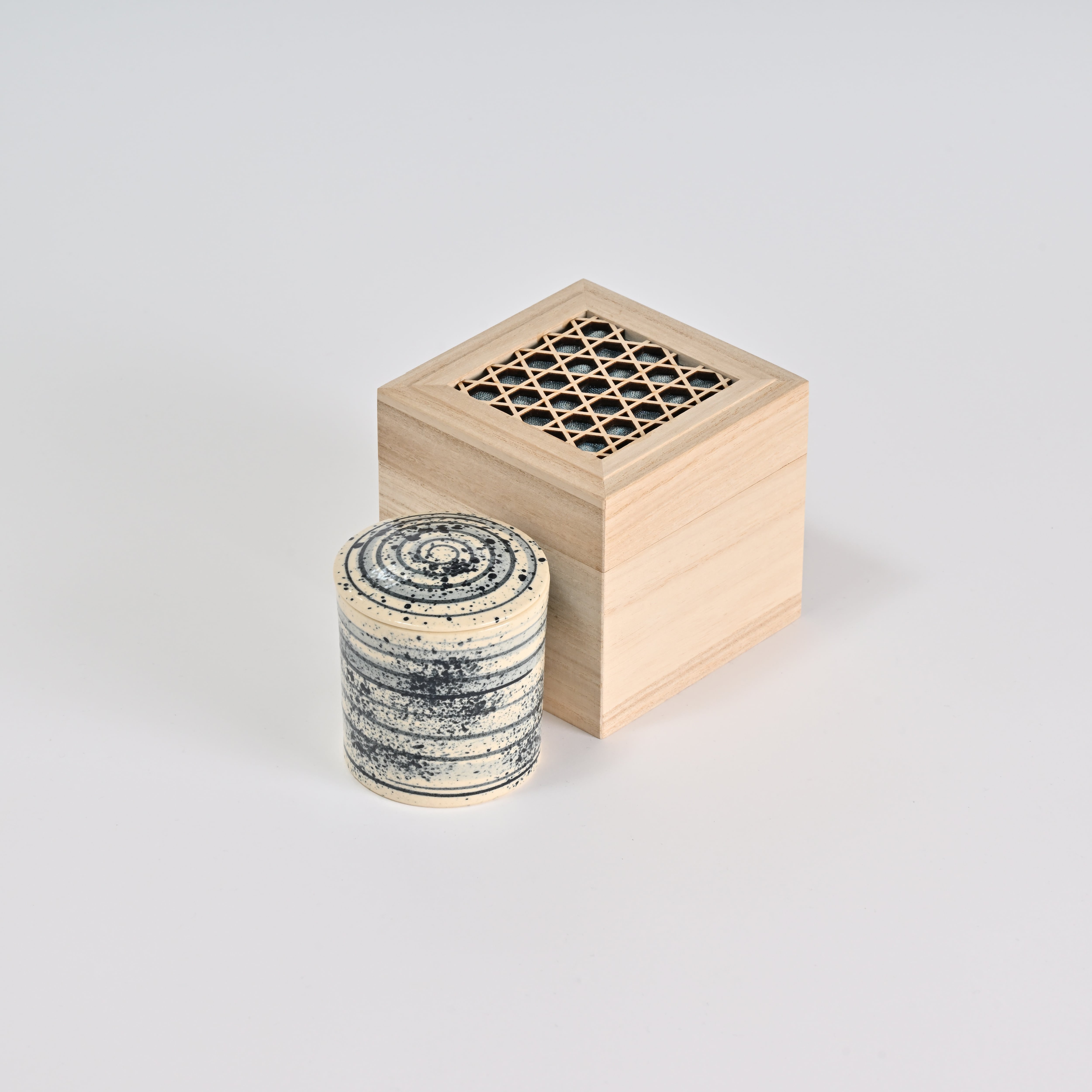 白木 CUBEメモリアル®】(籠目柄)桐箱メモリアルボックス 100mm角