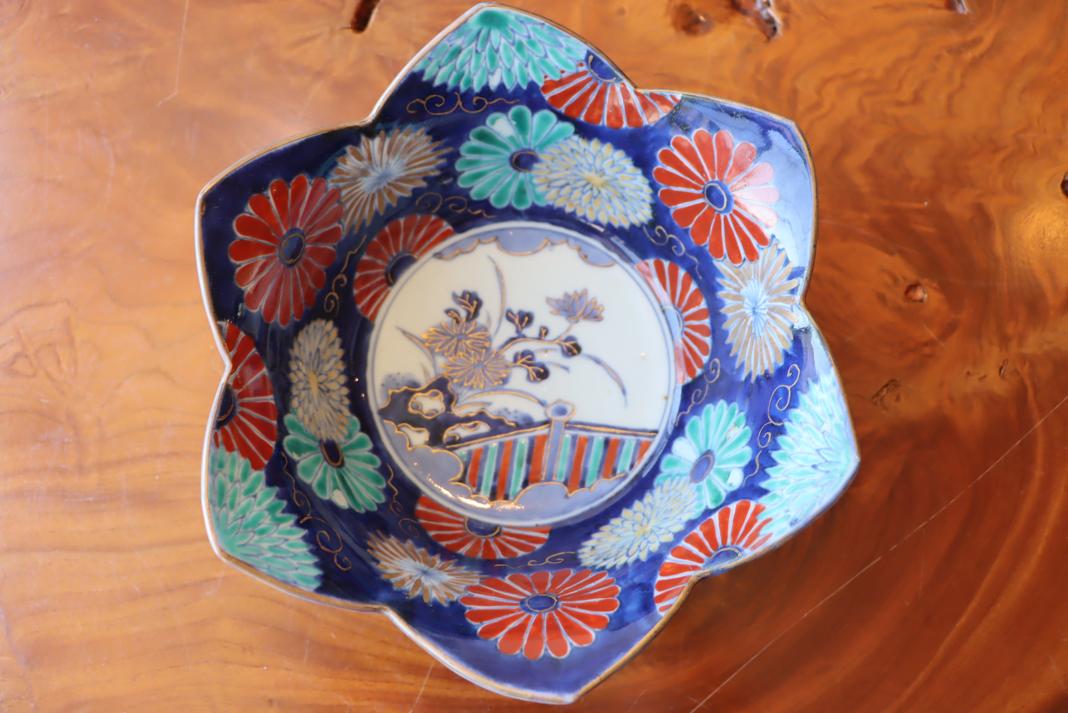 鉢 花形 伊万里焼 色絵 花文 | (有)新原美術