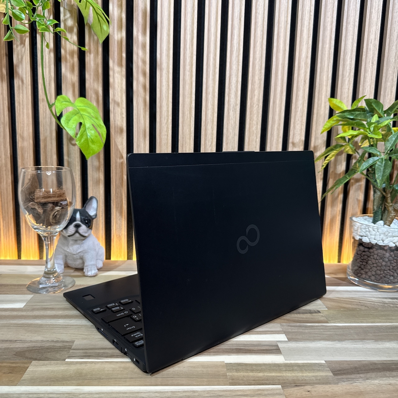 \ 公式ショップ限定価格❣️/ おすすめ《超軽量》LIFEBOOK U939/B 13.3インチ メモリ8GB SSD256GB 第8世代 FHD ノートパソコン 安心サポート&3ヶ月保証付き