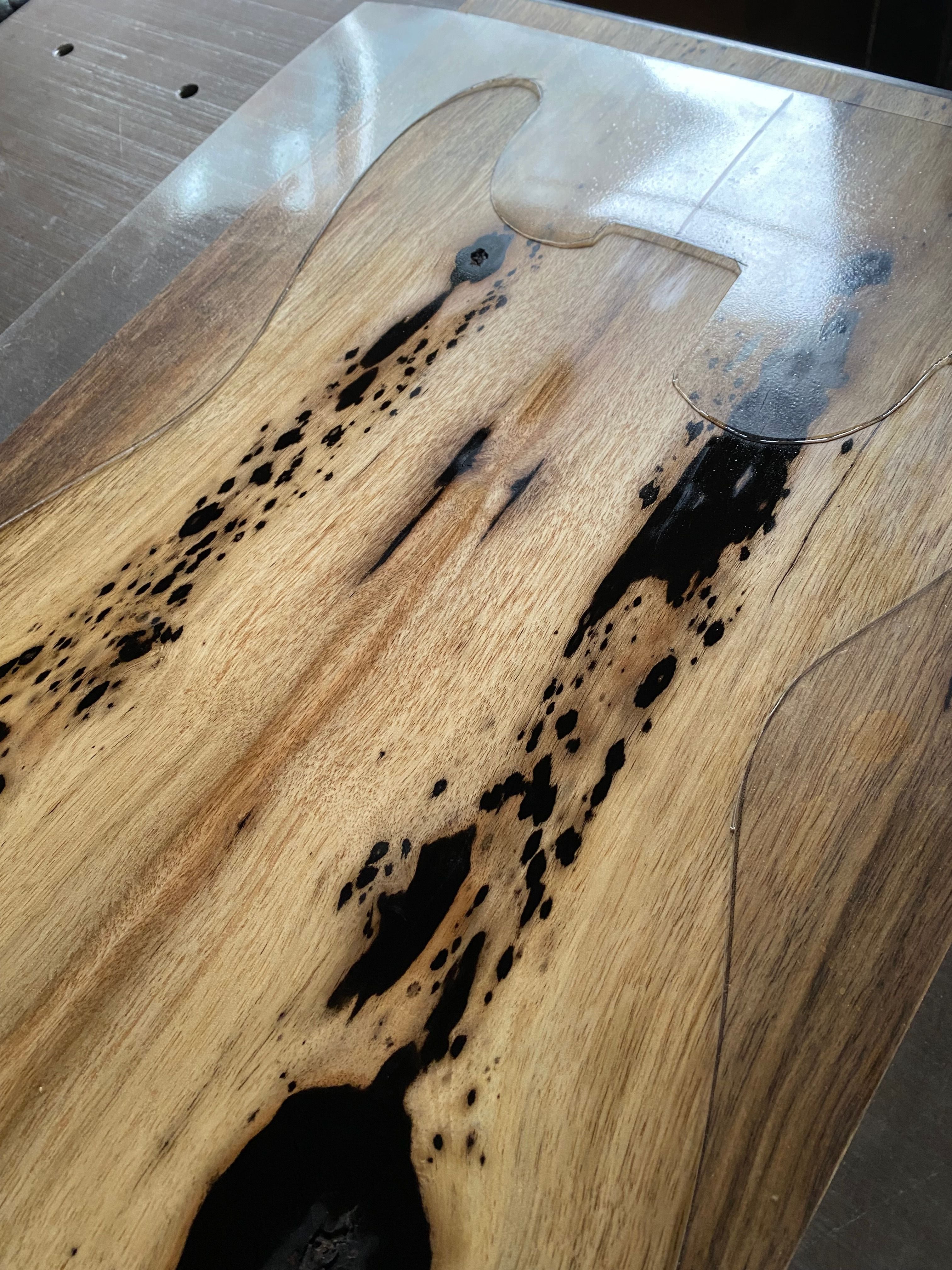 ボディTOP用材(22mm厚) - 黒柿(板目/ブックマッチ) 230931 | GUITAR WOOD