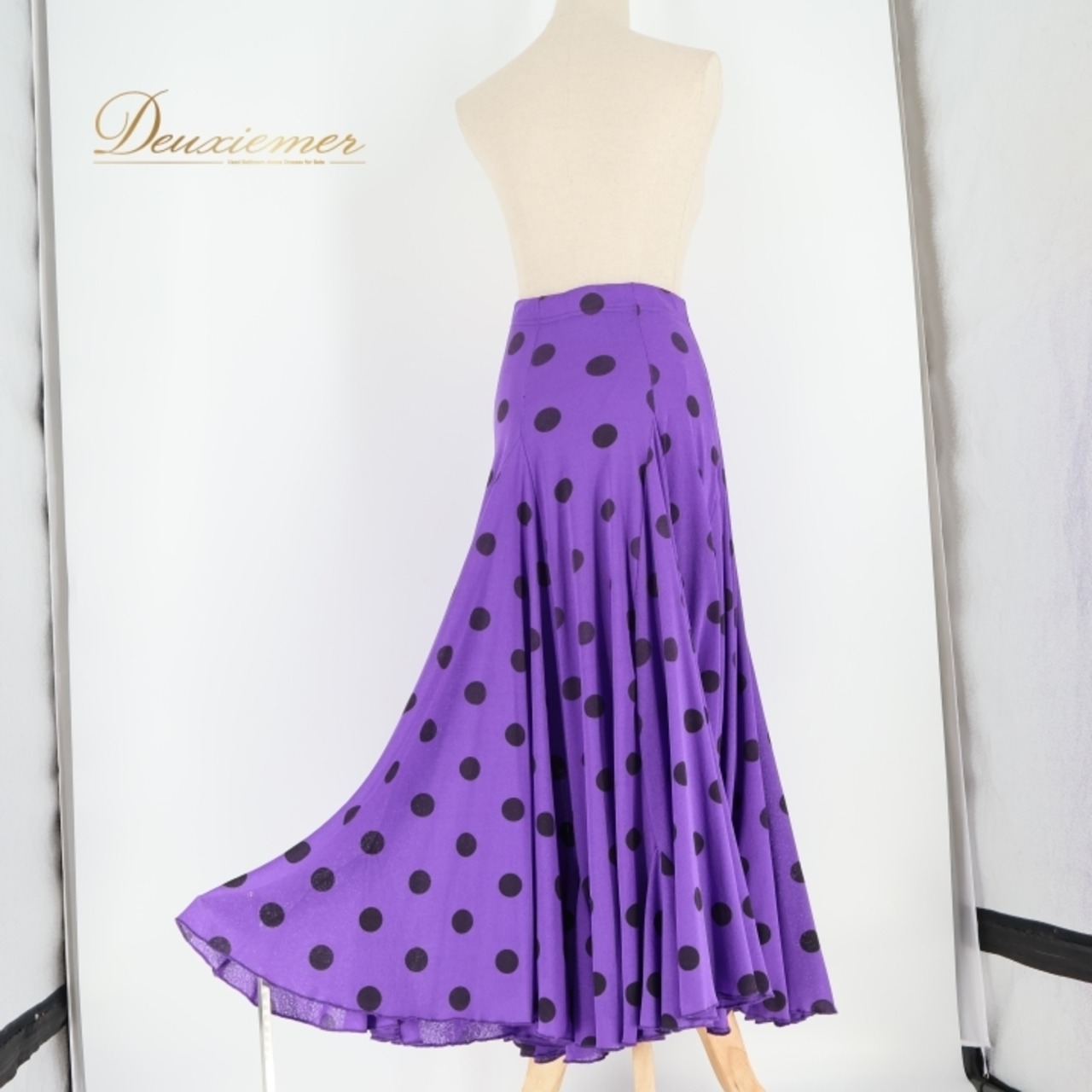 フラメンコ 衣装 ファルダ スカート 紫 黒 ドット 水玉 柔らかい ダンス パーティ 発表会 レッスン 練習着 ブラック系 パープル系 フレアスカート ロングスカート おしゃれ ダンス衣装 イベント 衣装用スカート ストレッチ素材 軽量 柔らかい生地 ポップデザイン スカートファッション 練習用コスチューム