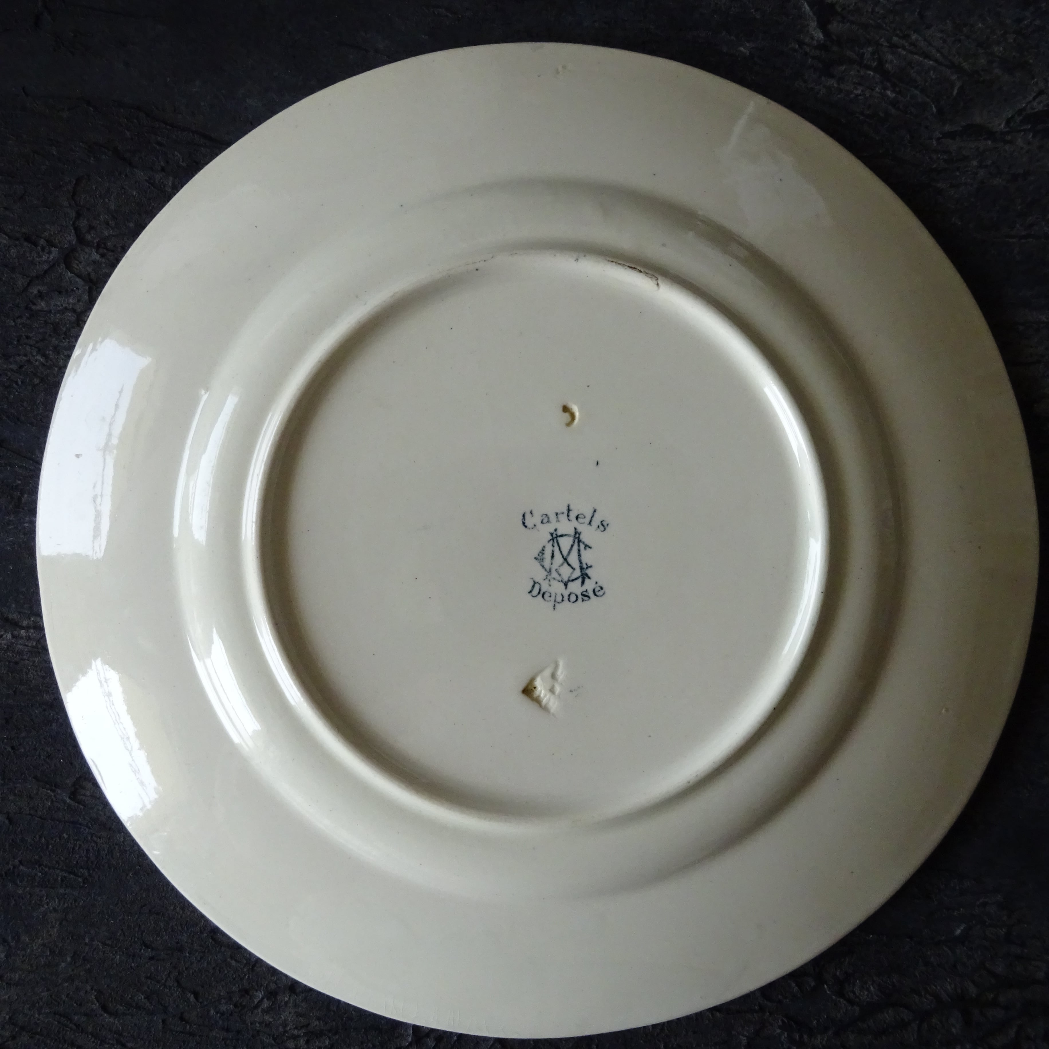 Creil et Montereau  modèle《Cartels》assiette plate (A)