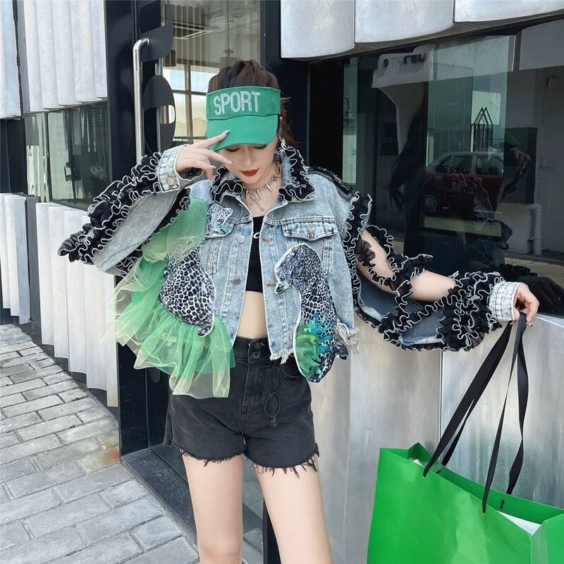 グリーン 緑 水色 リボン オフショルダー 白 黒 ストリート 原宿 渋谷