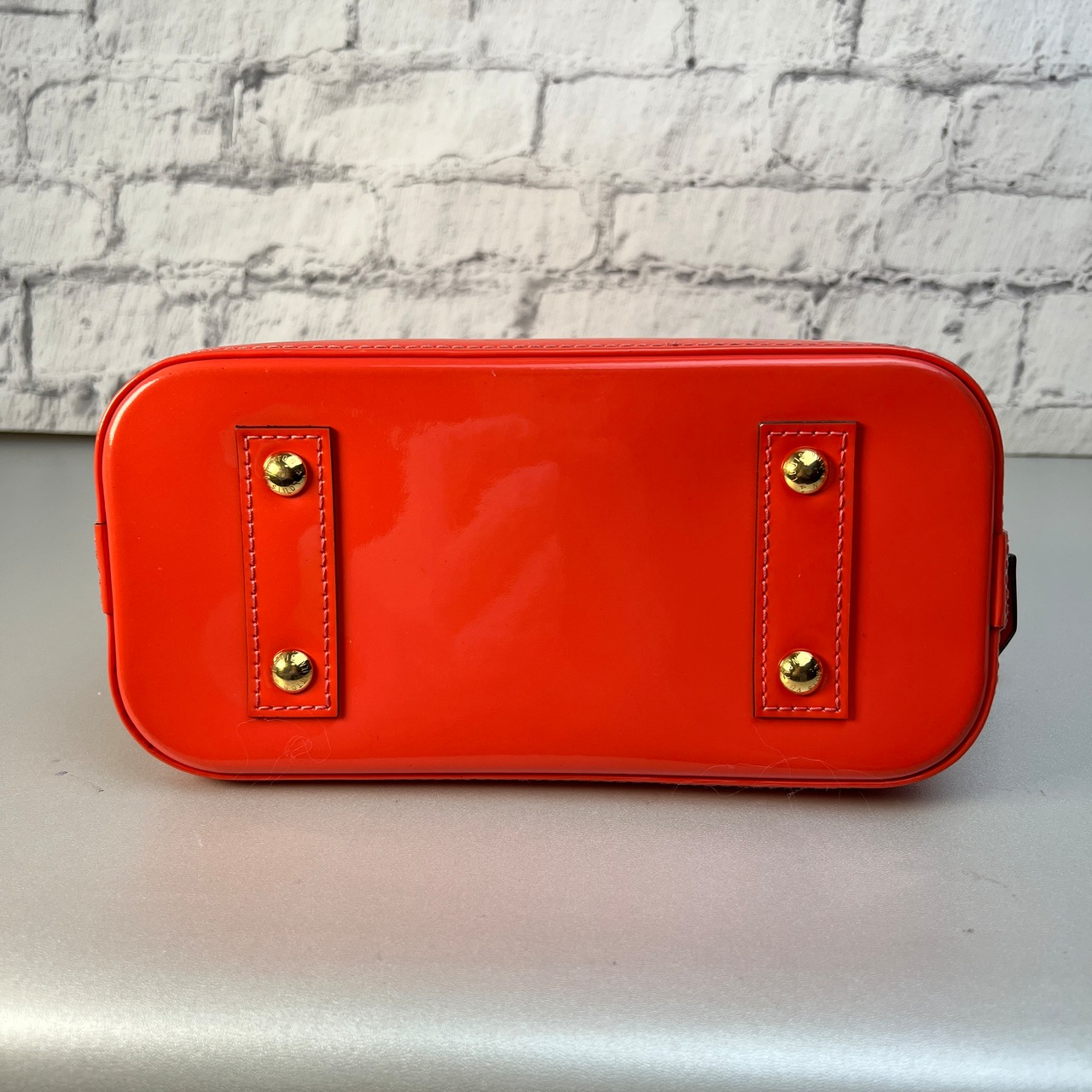 LOUIS VUITTON ルイヴィトン アルマBB 2WAY エナメルハンドバッグ レッド A-10504