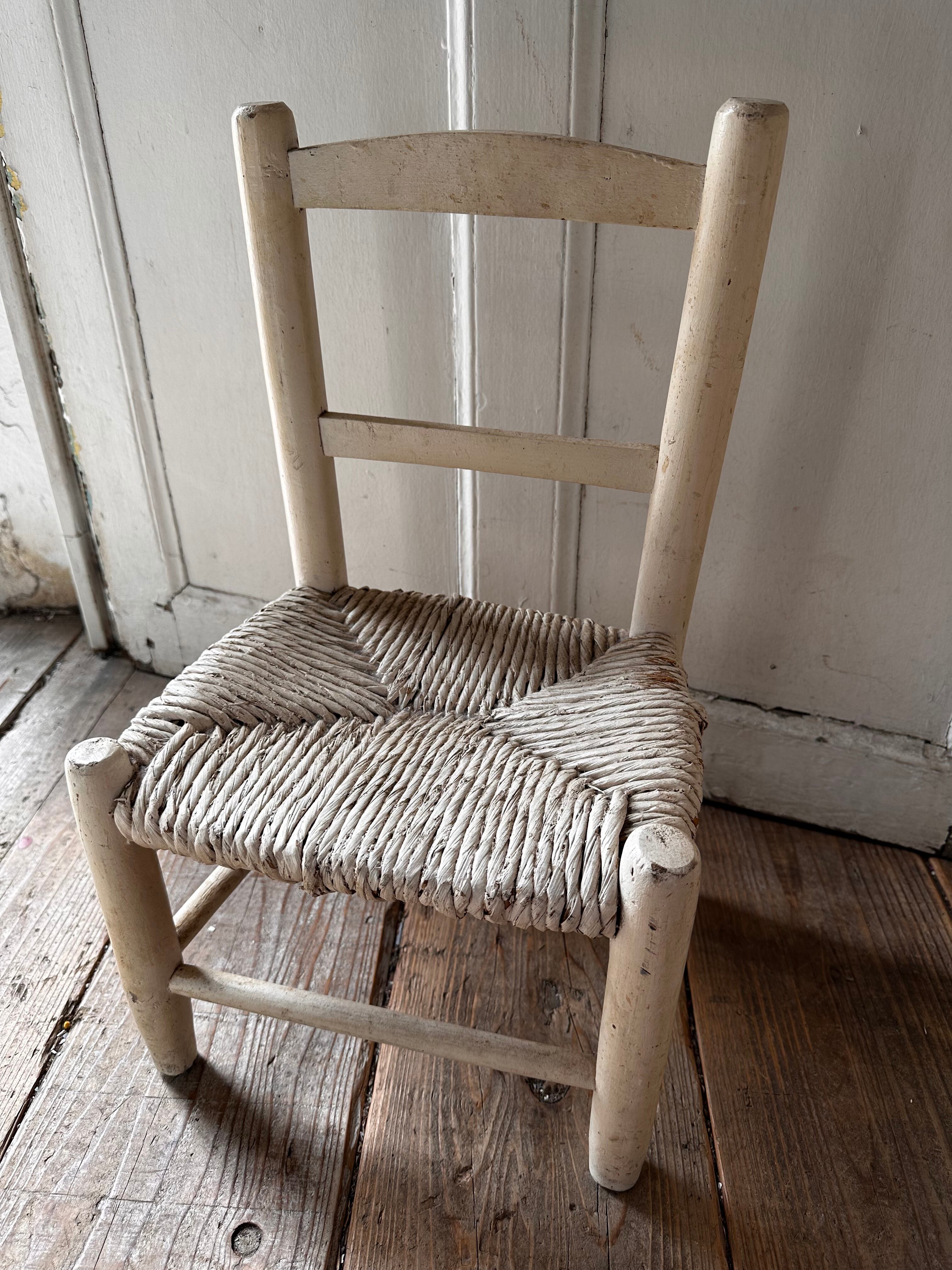 ホワイトペイント木製キッズチェア ラッシュ網 子供椅子 | Brocante de
