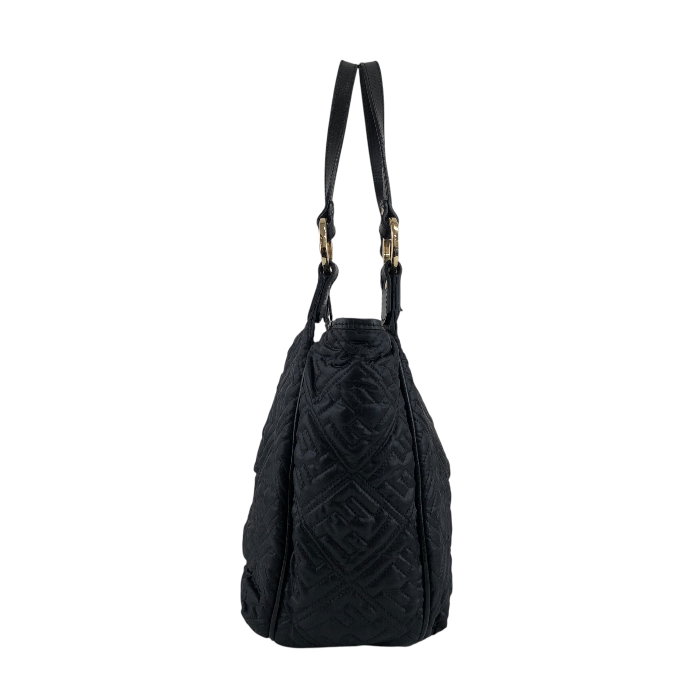 【良品】FENDI ロゴナイロントートバッグ ブラック ヴィンテージ FENDI フェンディ トートバッグ ブラック ロゴ キルティング