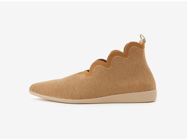 pointedboots-SCALLOP / CAMEL