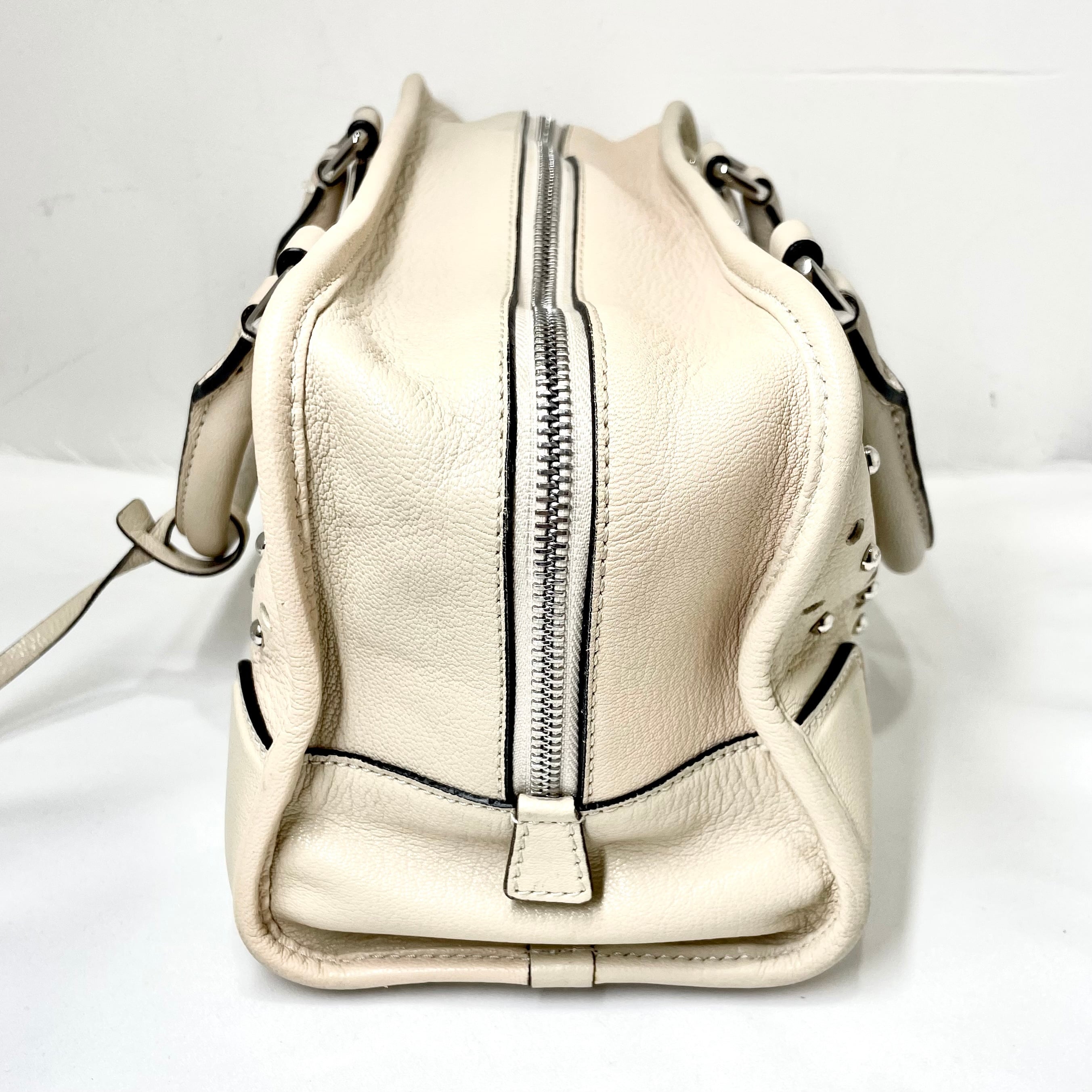 LOEWE アマソナ28 スタッズ アナグラム ハンドバッグ レザー LOEWE アマソナ28 スタッズ アナグラム ハンドバッグ レザー