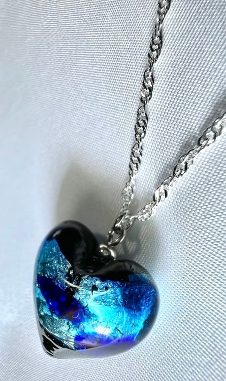 琉球ホタルガラス ネックレス【ハート20mm｜琉球ブルー・蓄光】― 想い