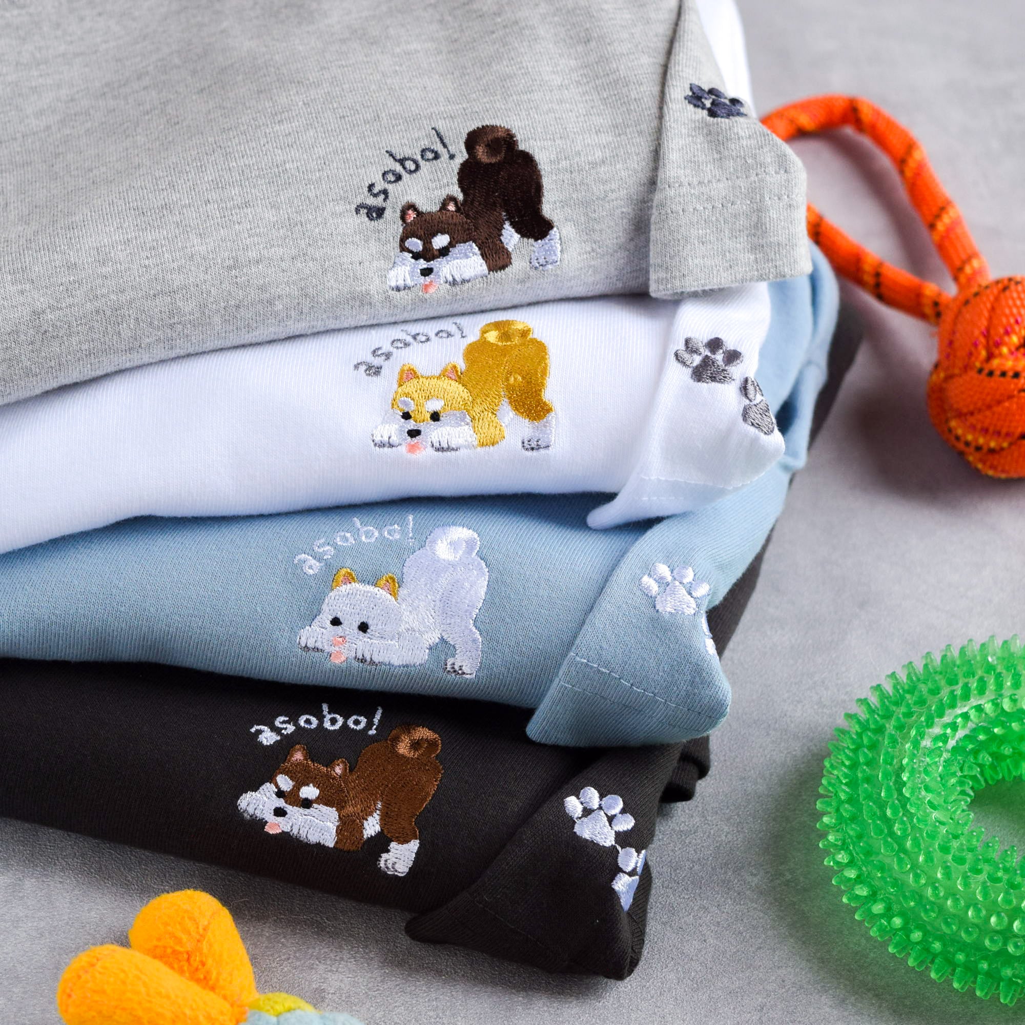 遊ぼ!柴犬ワンポイント刺繍Tシャツ【選べる4色】うちの子 メンズ レディースキッズ 半袖 コットン 誕生日 名入れ 夏