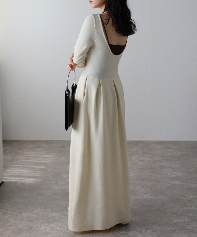 バックオープンニットワンピース