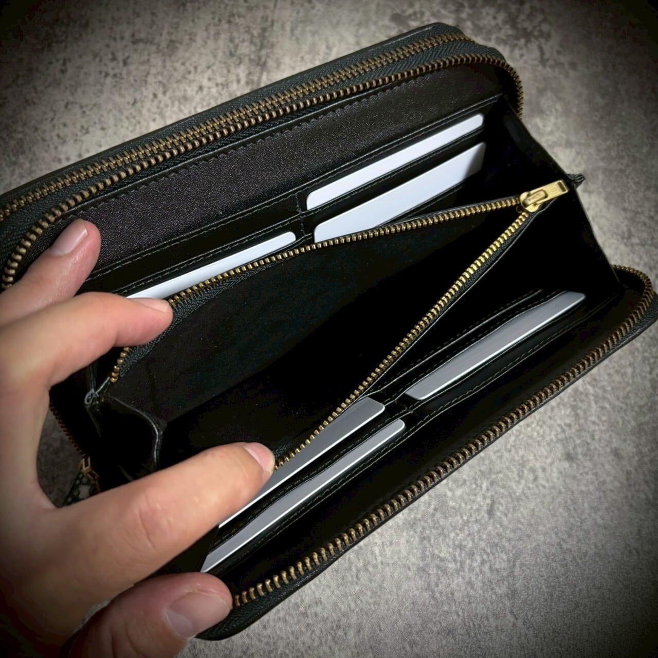 圧倒的な収納力 スタースティングレイ ダブルジッパー 長財布