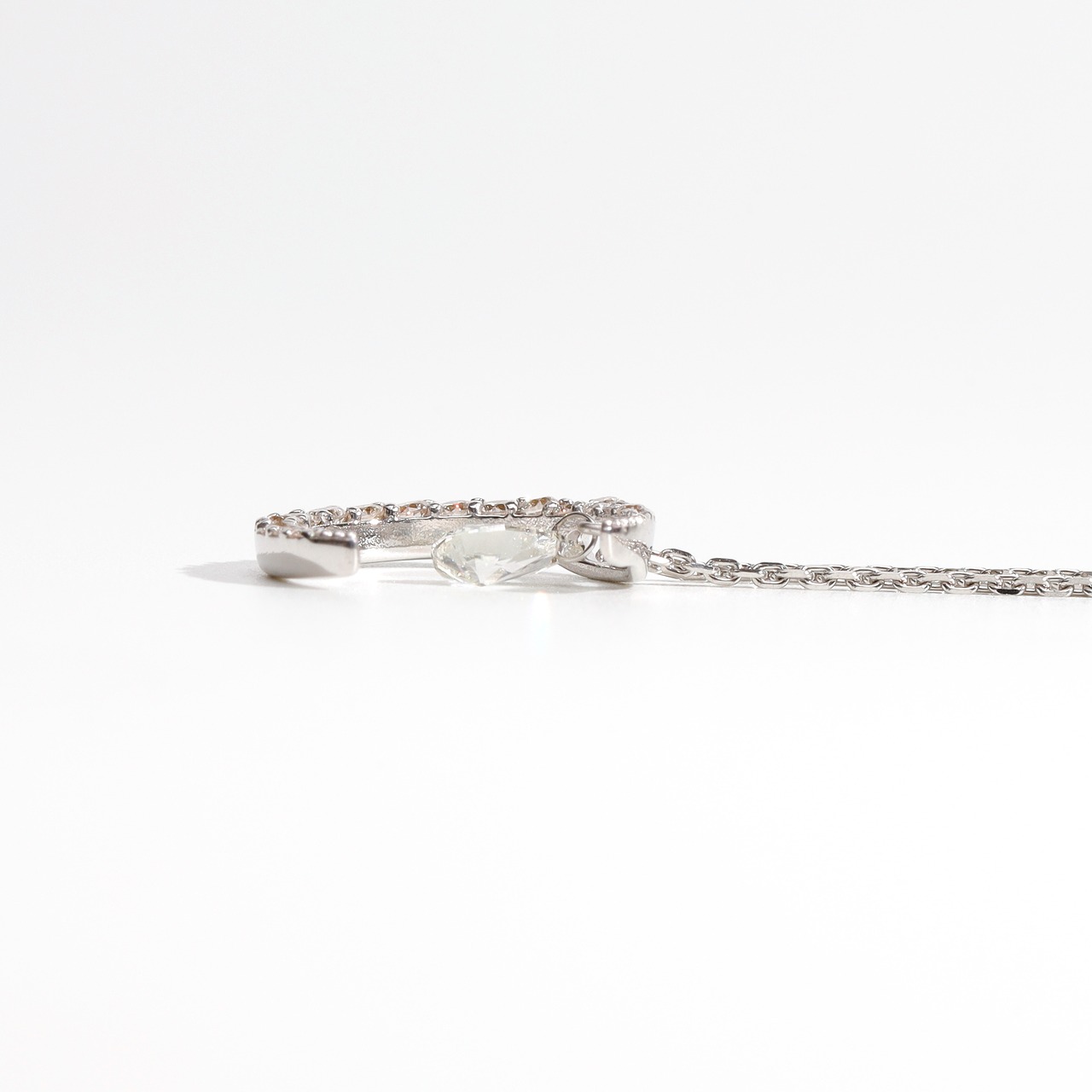 ムーンモチーフ ダンシングダイヤモンド ネックレス K18 / 0.170ct / 0.170ct