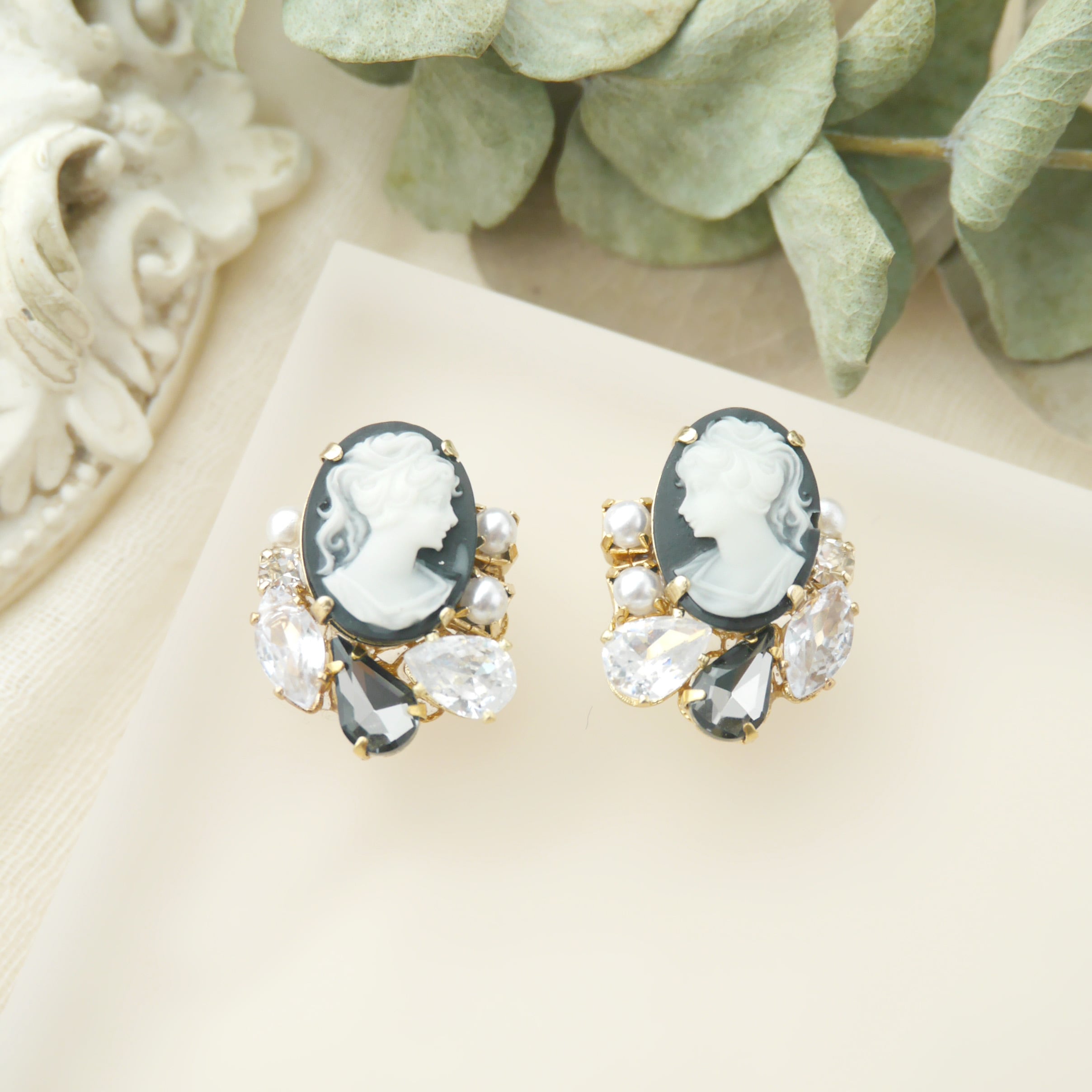 カメオ レディー× ビジュー〈ブラック〉