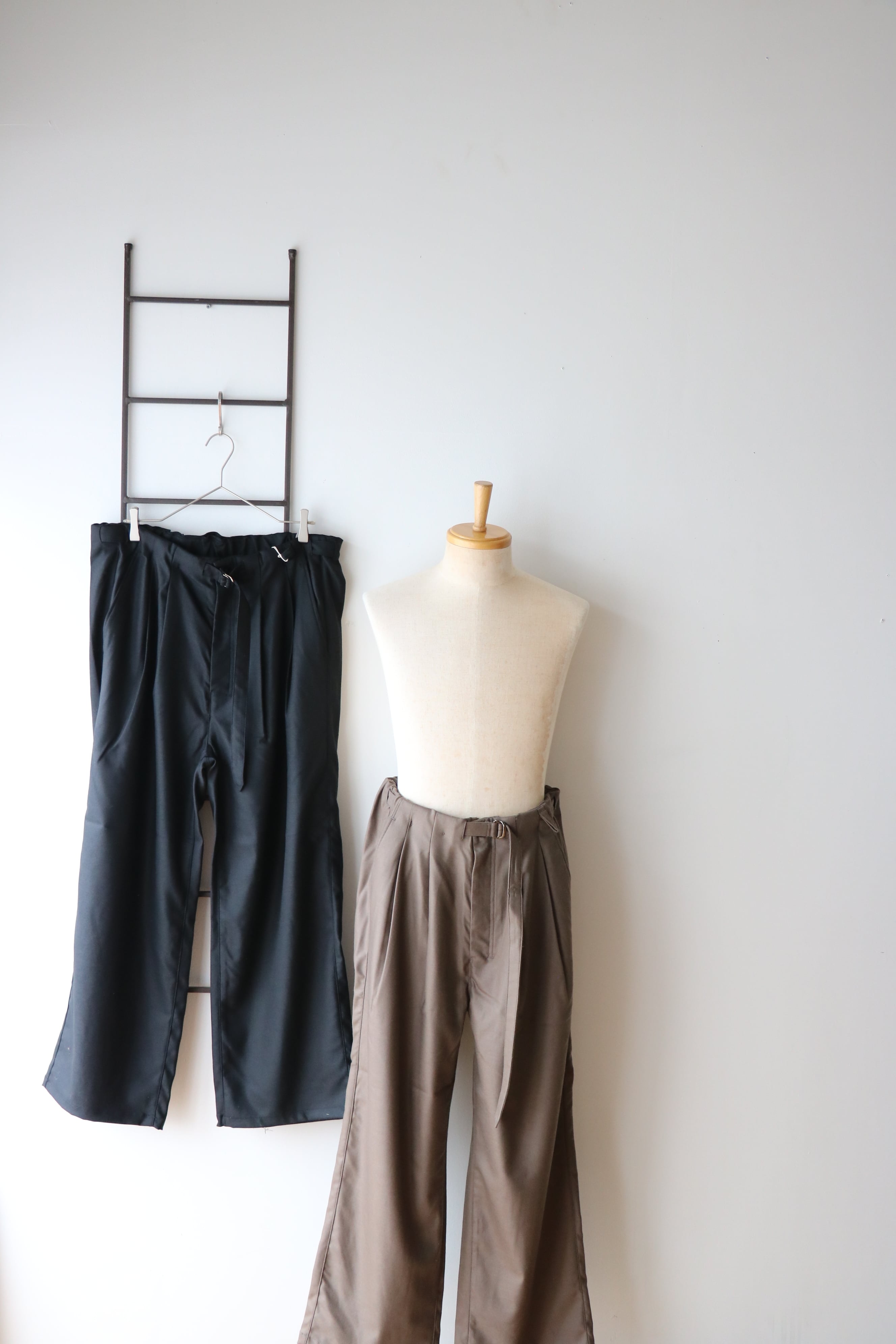 Ancellm -WOOL SATIN BELT-LESS SLACKS- / ANC-PT127 / アンセルム
