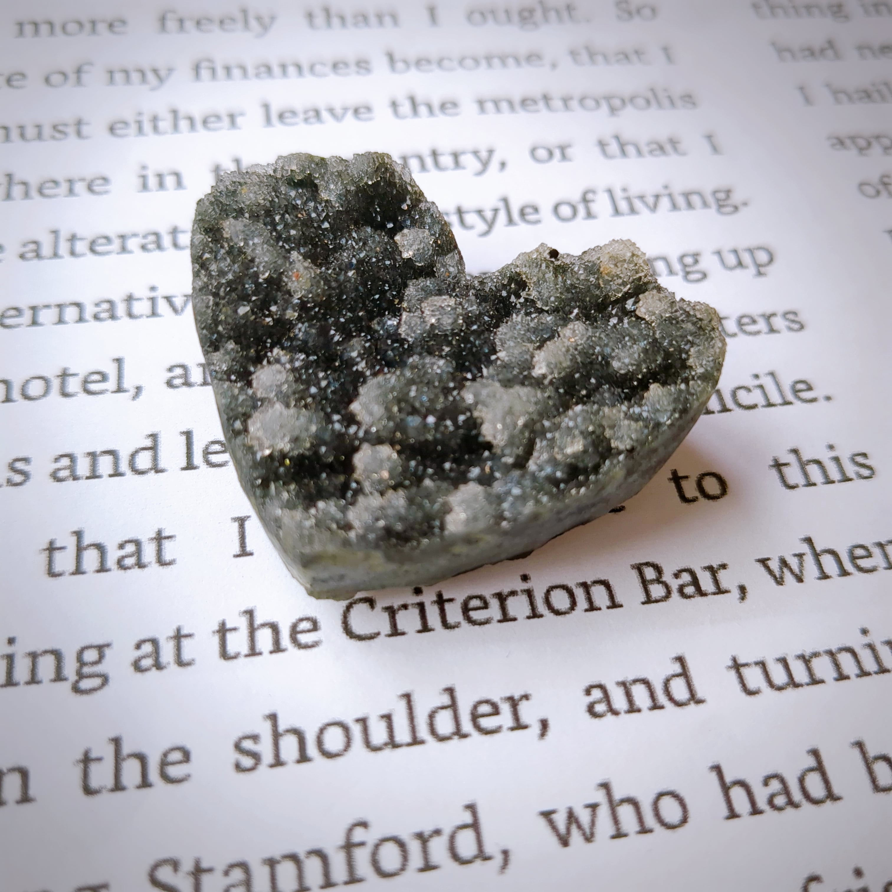 希少♡ ブラックアメジスト ハート クラスター 黒 紫水晶 天然石 新着商品☆ハート型♡ウルグアイ産アメジストクラスターをご紹介