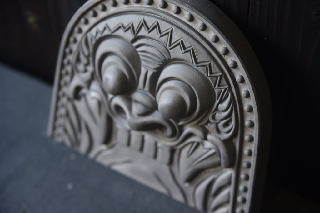 壁掛け鬼面 七号 | Ibushi Gallery 瓦廊｜淡路島の鬼瓦工場から身近な