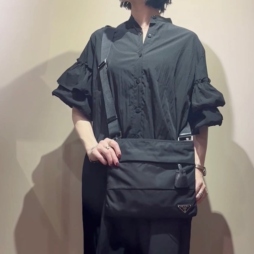 プラダ ヴィンテージ ナイロン ショルダーバッグ 大容量 鞄 レディース メンズ PRADA】1921 PRADA デザインプラダナイロン ショルダーバッグ／メンズ