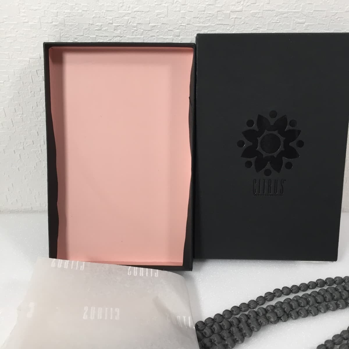 CITRUS シトラス シルクボールネックレス ダークグレー 重ねロング アクセサリー 「フクル」ファッションブランドユーズドセレクトショップ CITRUS シルクボールロングネックレス 黒