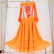 社交ダンス 衣装 スタンダード ドレス ワンピース パーティドレス Create-Sun クリエイトサン オレンジ系 コサージュ キラキラ 光沢感 デモ 夕日 輝き ダンス映え セクシー フェミニン 軽やか ステージ衣装 おしゃれ 体型カバー シンプル シルエット レトロ キュート ジャズ ダンスパーティー 派手目