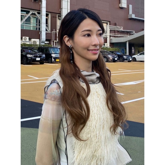 FUR×PAPER×TERECO VEST　中村祐美子着用