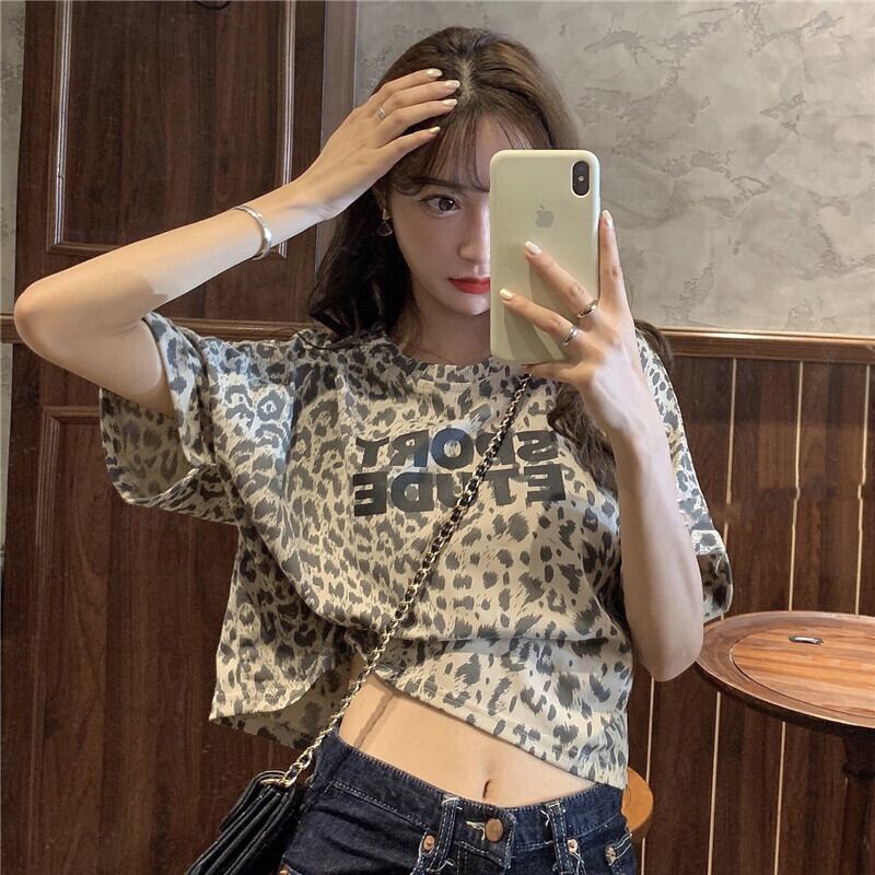 ヒョウ柄 クロップド丈 Tシャツ へそ出し 半袖 ラウンドネック 韓国