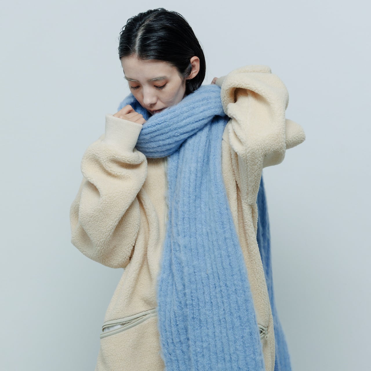 AO-83 long & volume mohair muffler / sky | akio
