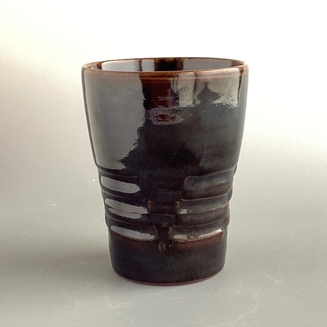 黒釉 彫文フリーカップ