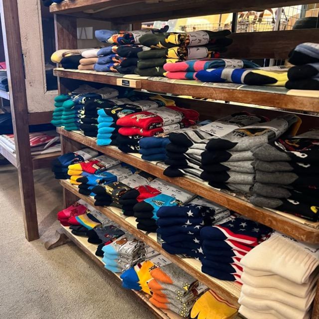 TOPANGA SOCKS Men's football and beer socks, perfect for footwear and small gifts.