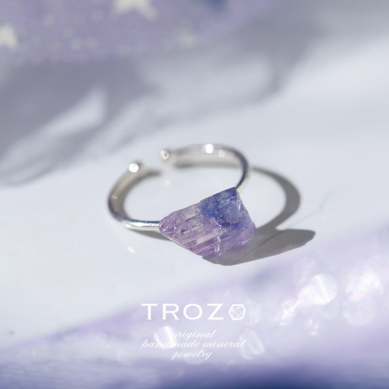 タンザナイト | TROZO 鉱物原石の天然石アクセサリーブランド