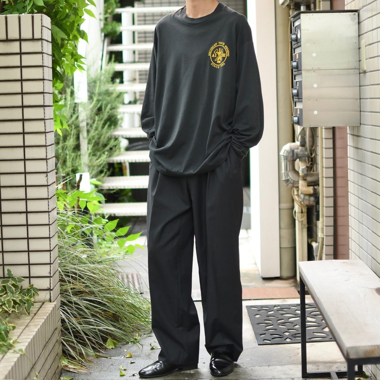 92's husky print long sleeve college tee