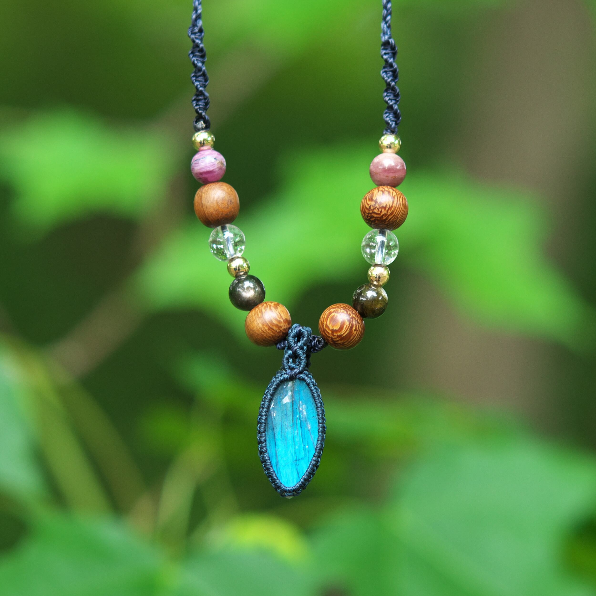 エネルギーの活性化✨☆隕石ガラス　モルダバイト☆クロスペンダントトップ エネルギーの活性化✨☆隕石ガラス モルダバイト☆クロス