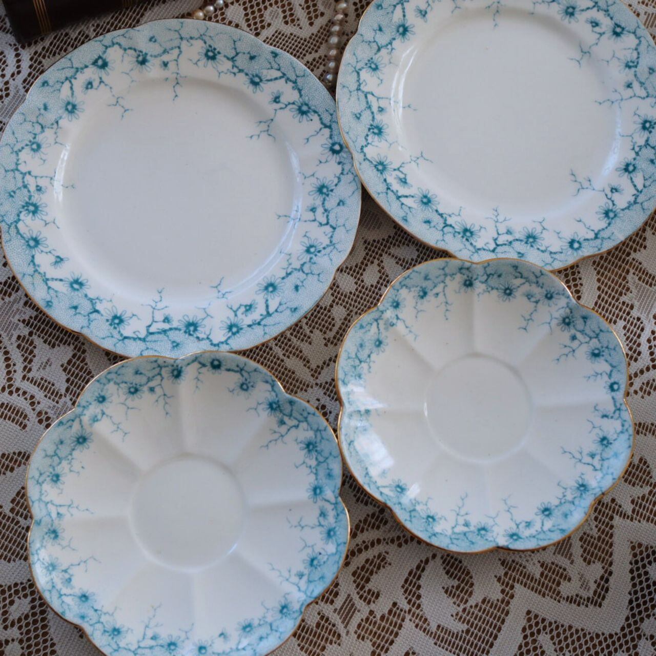 英国シェリー リリーシェイプ 淡いブルーのデイジー柄 ティー