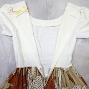 フラダンス 衣装 ワンピース ドレス Hula&Tahiti ホワイト系 パフスリーブ きれい 上品 華やか 鮮やか 明るい かわいい 白 茶 ベージュ ハワイアン アロハ ハワイアンプリント フラ ダンス レッスン 練習 おしゃれ ナチュラル パーティー