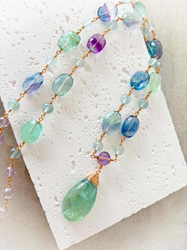 《ビビッドに映える夏のジュエリー》フローライトネックレス＆ピアスセット