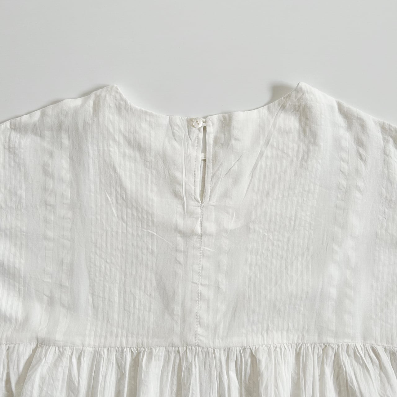 Cotton dobby gather blouse (white)