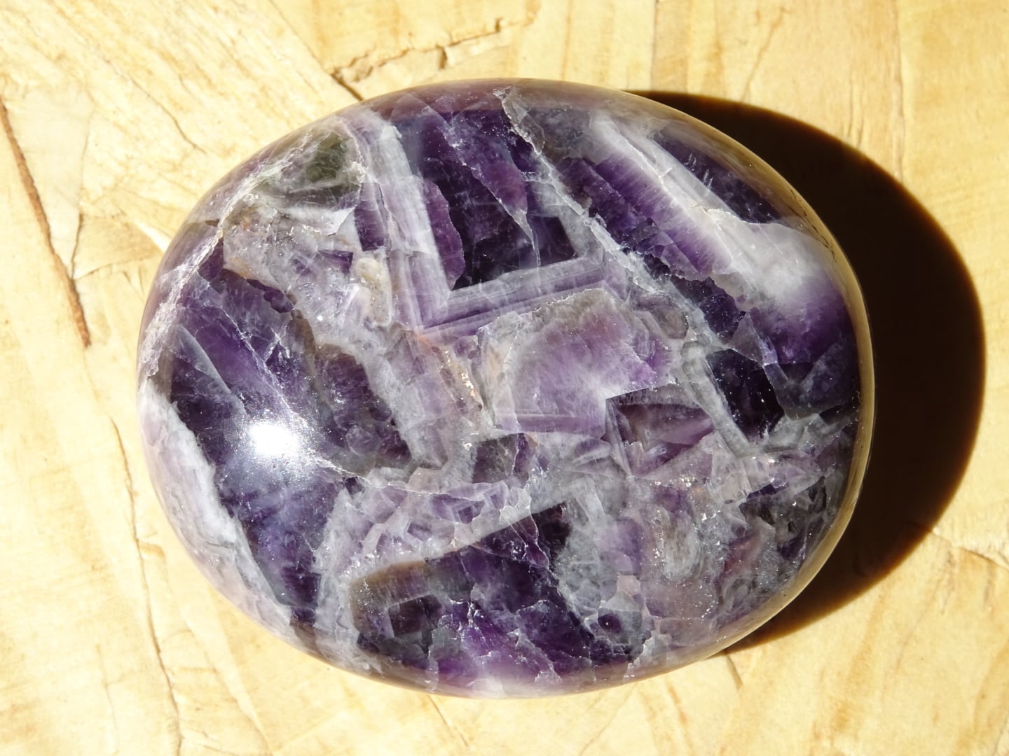 別名：シェブロンアメジスト、スピリットクォーツ本物の石。