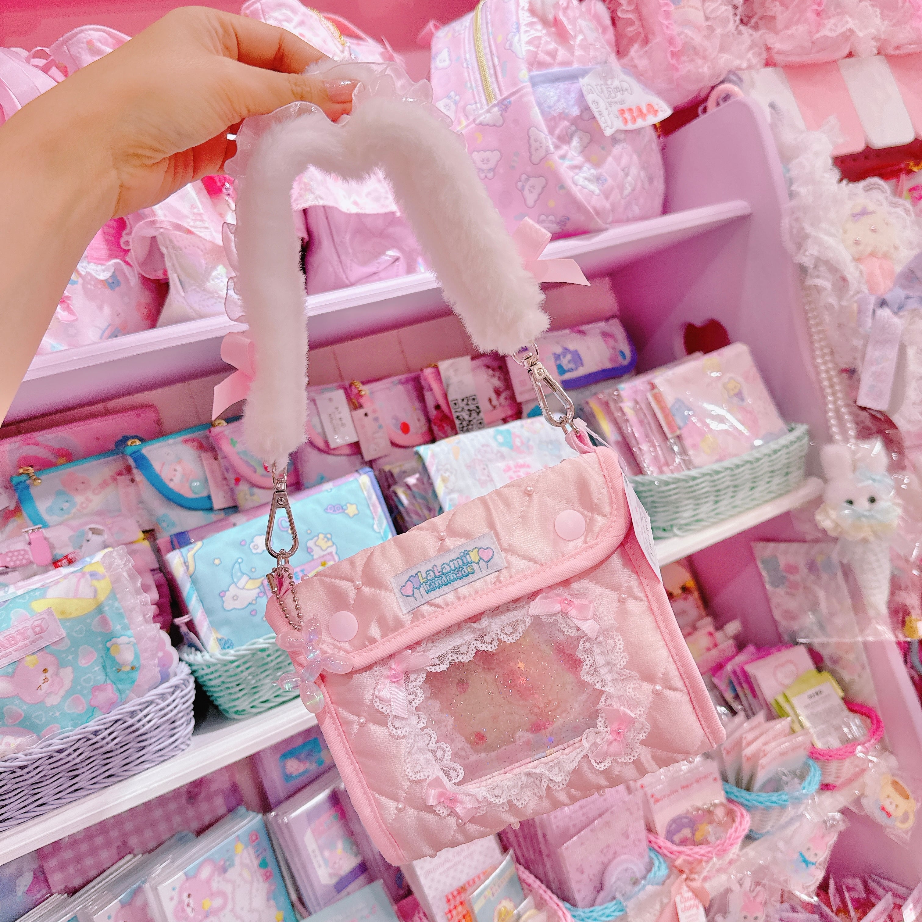 【E3】93-1ファーストラップ付きキルティングシール帳