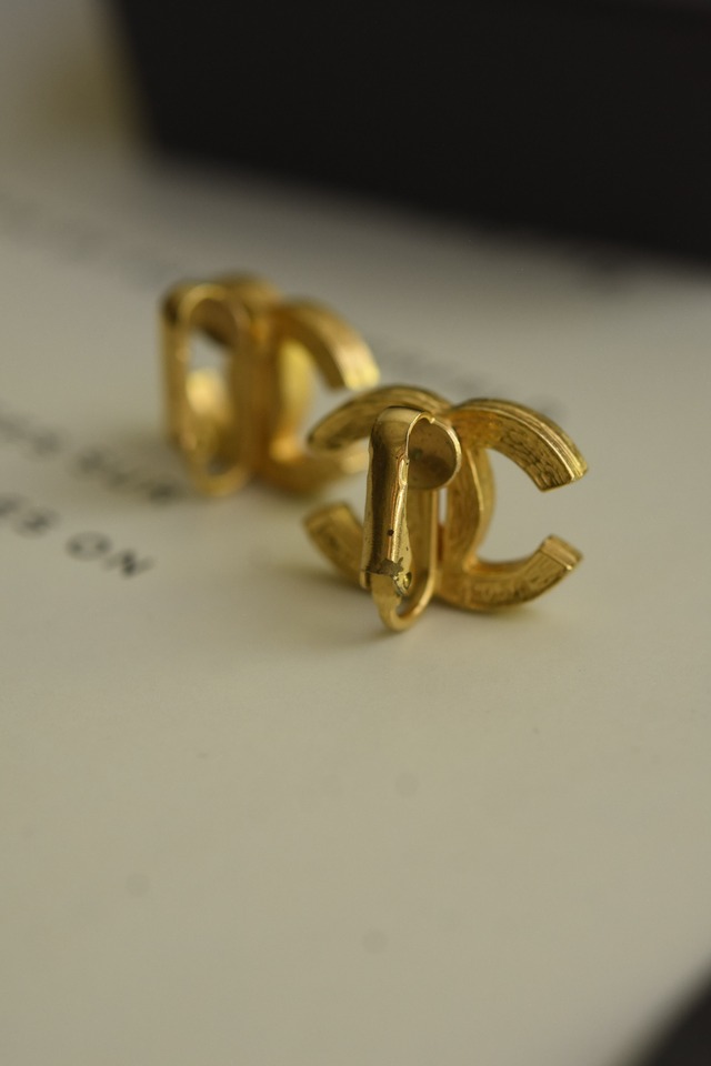 IORI／"CHANEL" earring／coco mark stone