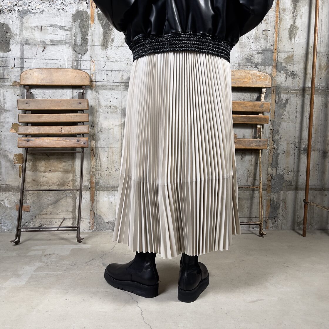 HYKE【ハイク】TAFFETA × ECO LEATHER PLEATED SKIRT (14152) | Pay ID