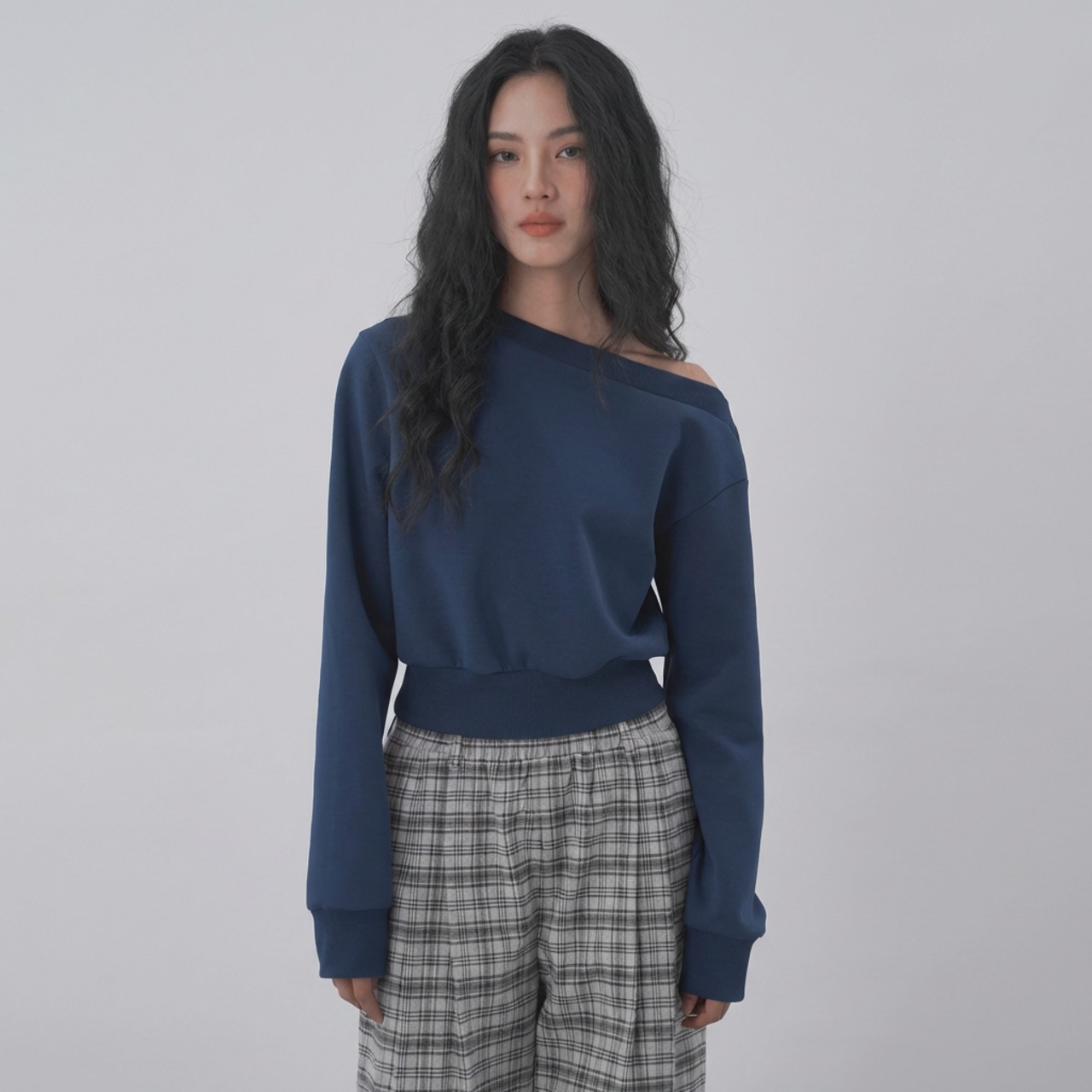 ワンショルダー 短め丈 トレーナー   2colors  26021・画像6