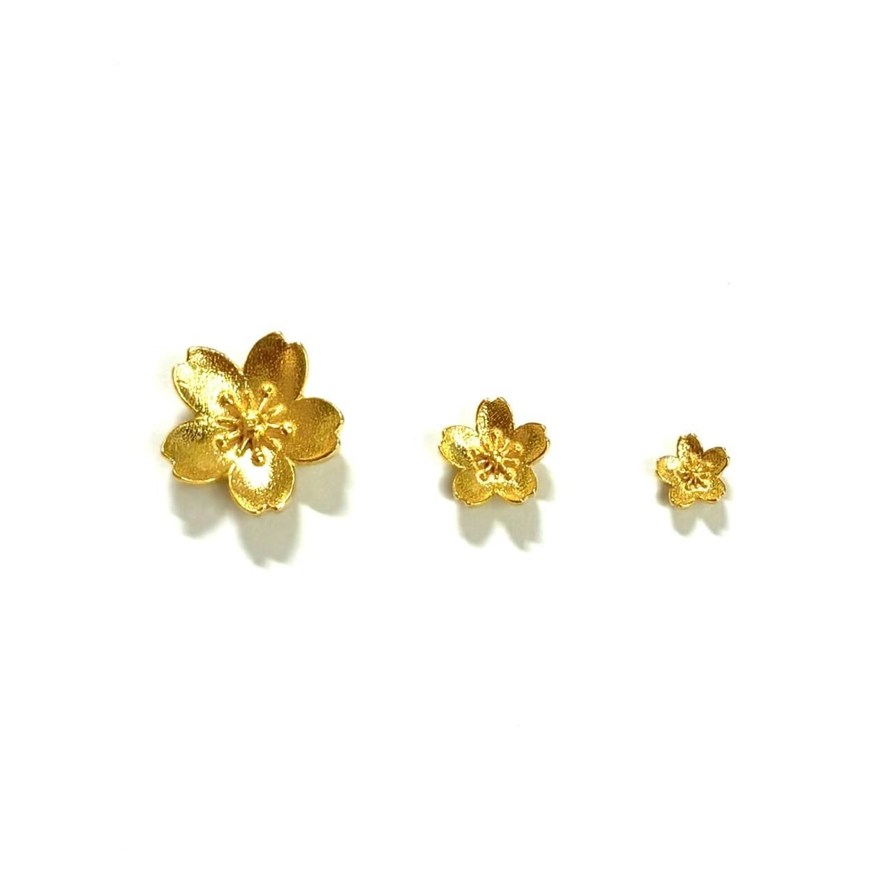 純金『桜の花びら』モチーフ 約0.1g (極小) 指先サイズの芸術品