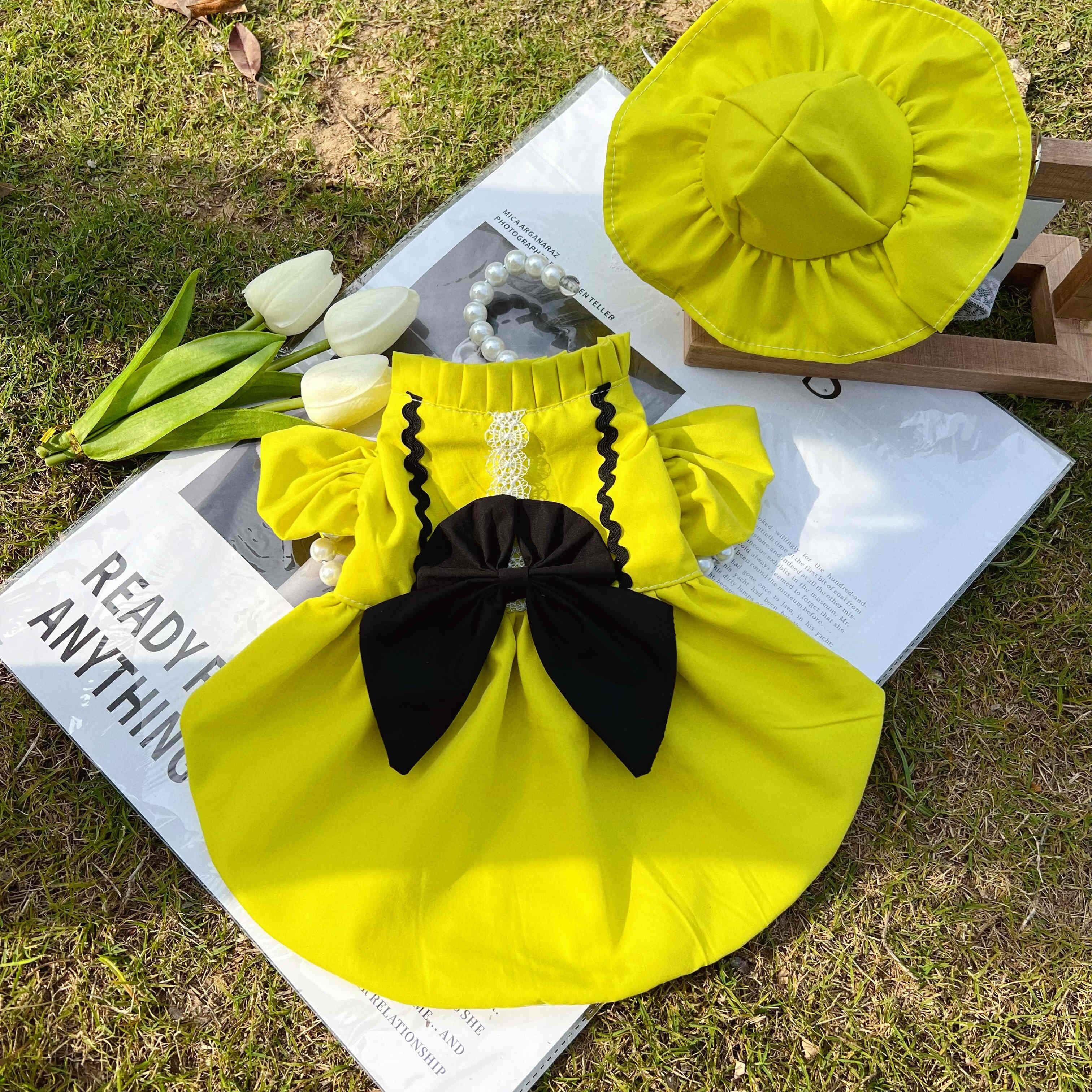 明るいイエローのワンピース