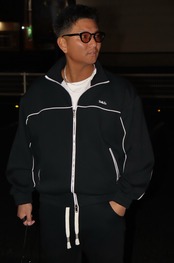 ラインジップアップジャケット