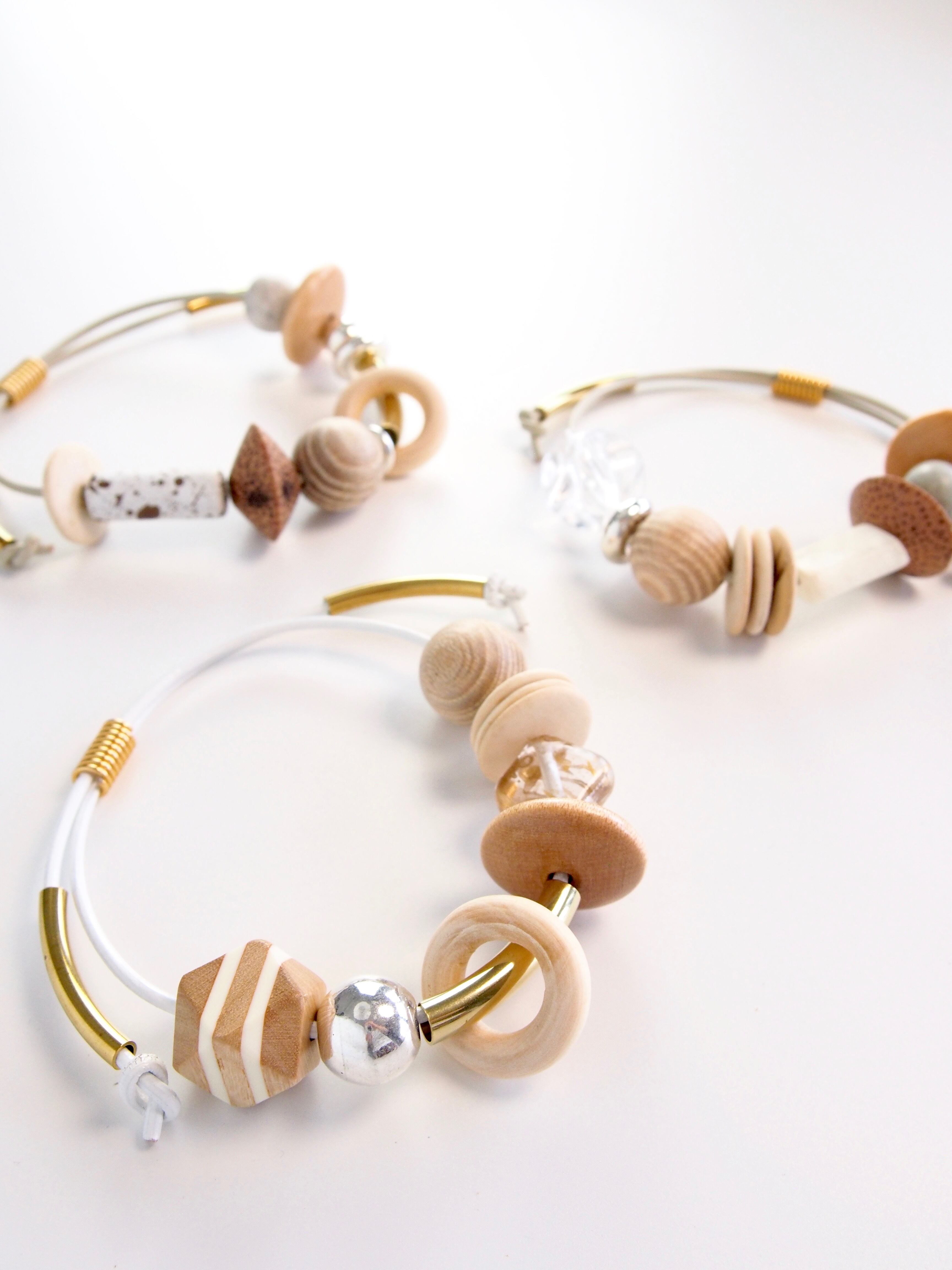 " Adjustable leather bracelet " - white & beige -