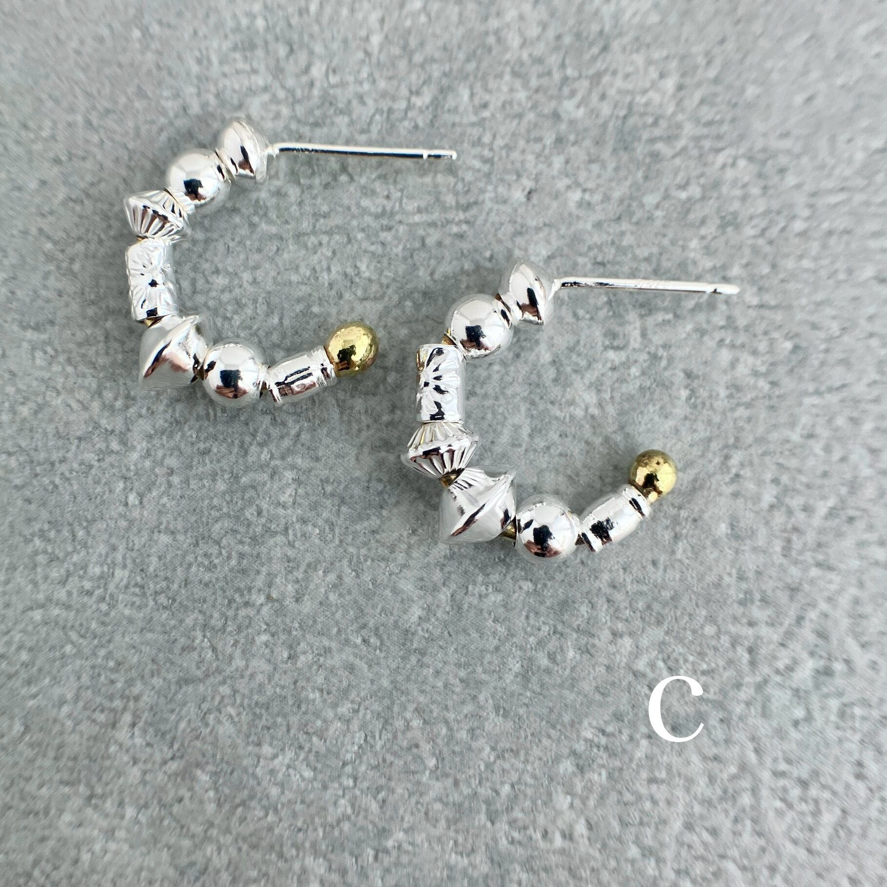 カレンシルバーの耳飾り　ピアス/イヤリング