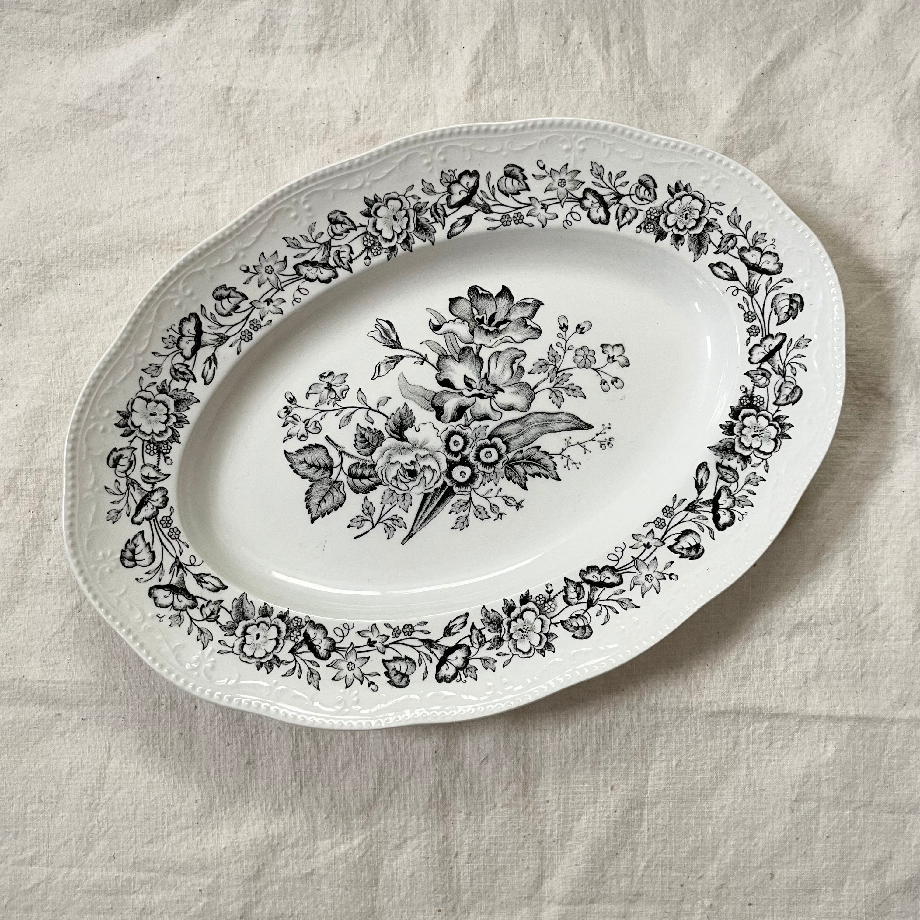 グスタフスベリのモノクロ花模様オーバル