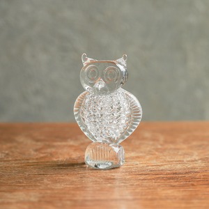 くりっとしたお目めがかわいい、ガラスのフクロウ 2